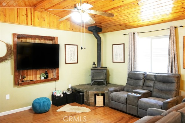 657 Moreno Lane, Sugarloaf CA: https://media.crmls.org/medias/4be80c01-c69f-402d-b8be-53f873b891b6.jpg