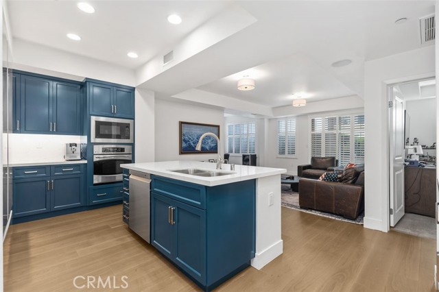 Detail Gallery Image 9 of 40 For 150 the Promenade #202,  Long Beach,  CA 90802 - 3 Beds | 3 Baths