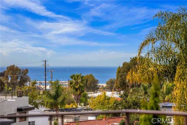 Detail Gallery Image 10 of 52 For 7836 W 81st, Playa Del Rey,  CA 90293 - 4 Beds | 2/1 Baths