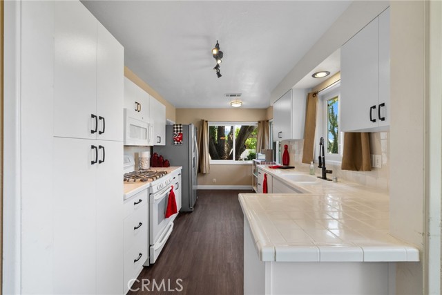 1560 Trellis Lane, Escondido, California 92026, 3 Bedrooms Bedrooms, ,3 BathroomsBathrooms,Residential,For Sale,Trellis Lane,EV24122644