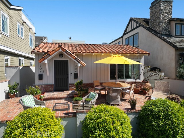 304 Larkspur Avenue, Corona del Mar CA: https://media.crmls.org/medias/4beb2970-e044-4504-8557-986fb0e8f178.jpg