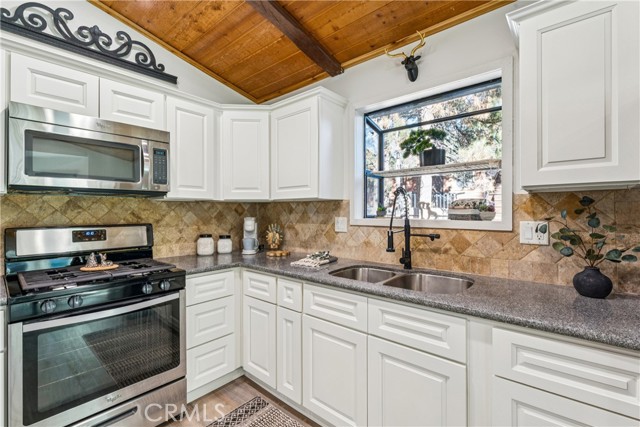 Detail Gallery Image 12 of 27 For 937 E Fairway, Big Bear City,  CA 92314 - 2 Beds | 1 Baths