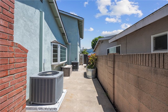 15291 Newcastle Lane, Huntington Beach CA: https://media.crmls.org/medias/4beb8f0e-06e9-4506-b028-eb9e89d02079.jpg