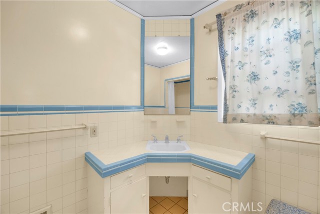 929 E Marshall Place, Long Beach CA: https://media.crmls.org/medias/4beb9ee0-5f61-47ca-9210-08f4afd5488a.jpg