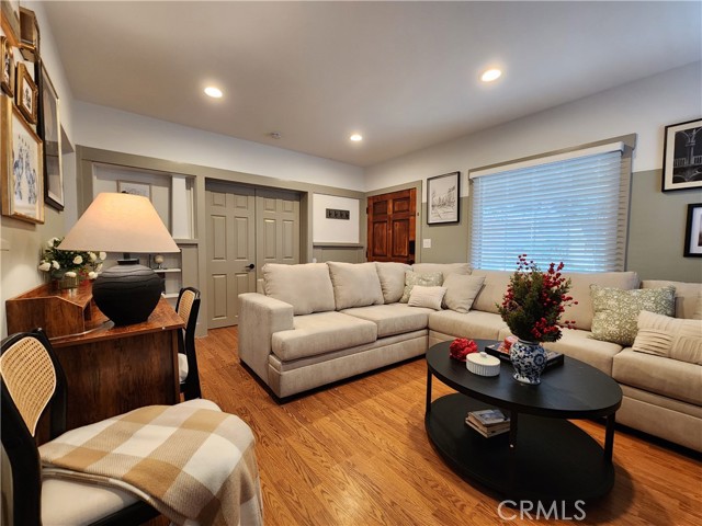 265 N Mar Vista Avenue, Pasadena CA: https://media.crmls.org/medias/4bede276-95ef-41b2-87f5-9f2c7fc1c1ce.jpg