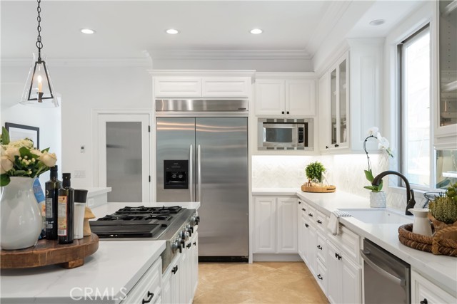 561 33rd Street, Manhattan Beach, California 90266, 5 Bedrooms Bedrooms, ,5 BathroomsBathrooms,Residential,Sold,33rd,SB21226238