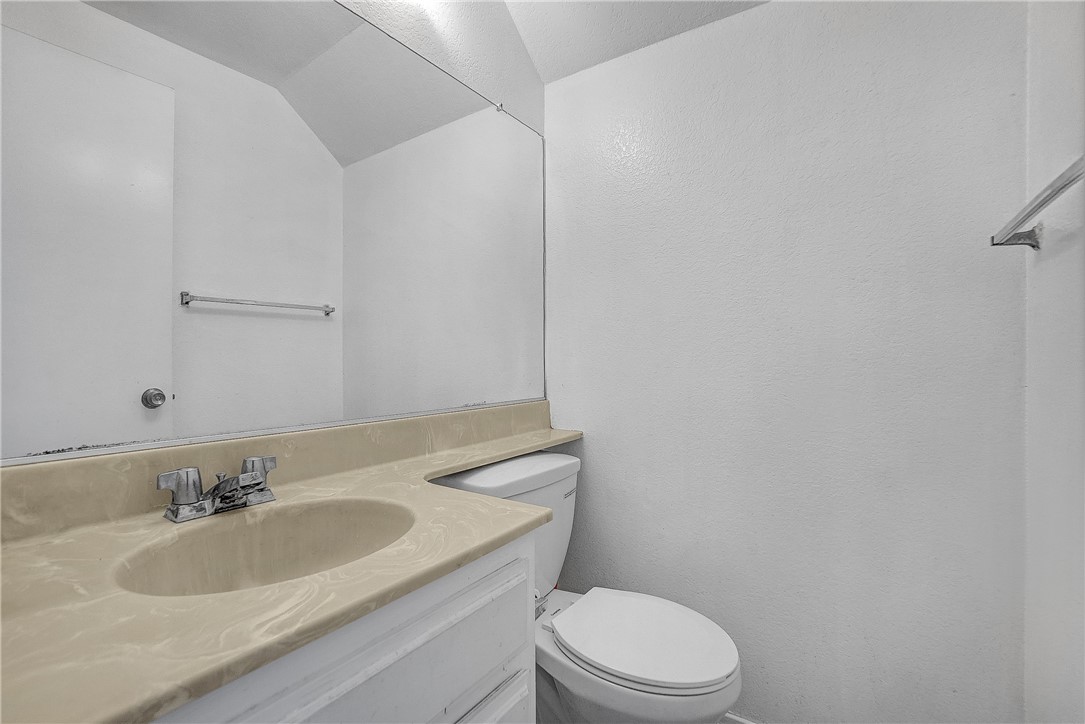 Detail Gallery Image 9 of 21 For 7352 Cerritos Ave #11,  Stanton,  CA 90680 - 2 Beds | 2/1 Baths
