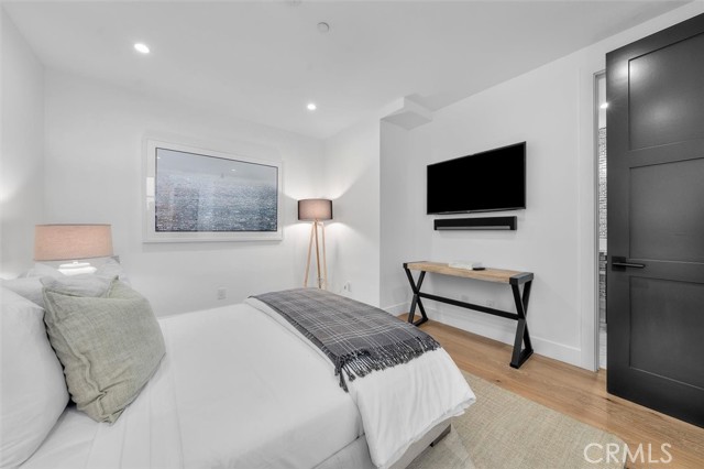 Detail Gallery Image 59 of 75 For 676 18th St, Manhattan Beach,  CA 90266 - 6 Beds | 6/2 Baths