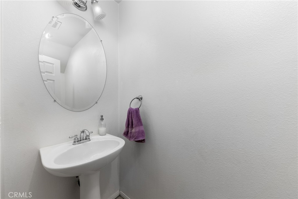 https://media.crmls.org/medias/4bee0b4f-9fa3-423c-a433-31e3b1c90fe2.jpg?preset=X-Large