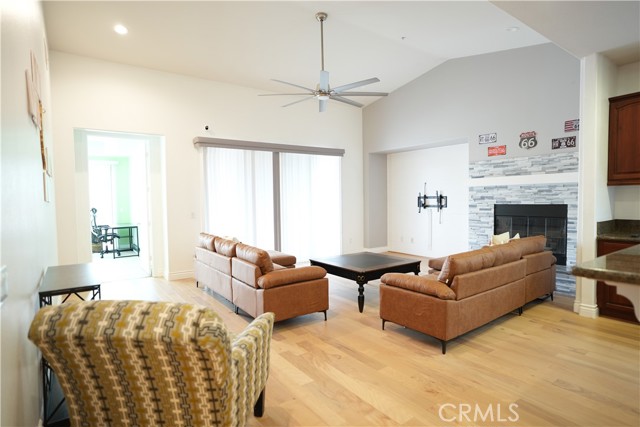 Detail Gallery Image 5 of 22 For 14365 Nautical Ln #7,  Helendale,  CA 92342 - 2 Beds | 2/1 Baths
