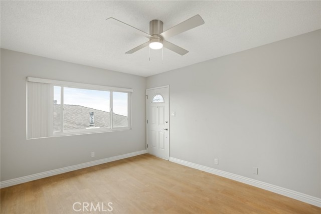 740 W 27th Street, San Pedro CA: https://media.crmls.org/medias/4beeaec3-0069-4e78-aa66-fe8c751203c5.jpg