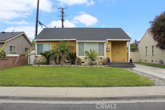 6052 Bellflower Boulevard, Lakewood, California 90713, 3 Bedrooms Bedrooms, ,2 BathroomsBathrooms,Single Family Residence,For Sale,Bellflower,RS24165293