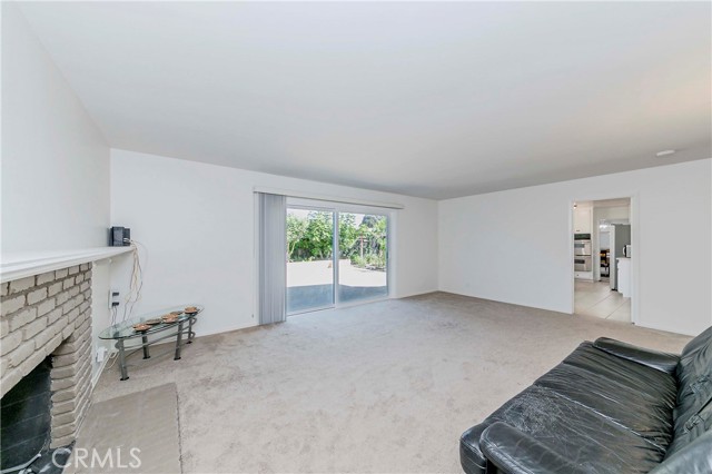 2401 El Portal Way, Oxnard CA: https://media.crmls.org/medias/4befce79-3d04-40ec-884a-84fcc495e0e2.jpg