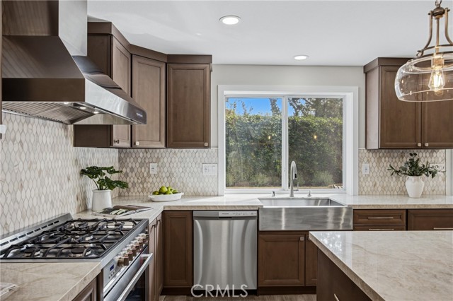 Detail Gallery Image 3 of 24 For 6 Hemingway Ct, Rancho Santa Margarita,  CA 92679 - 5 Beds | 4 Baths