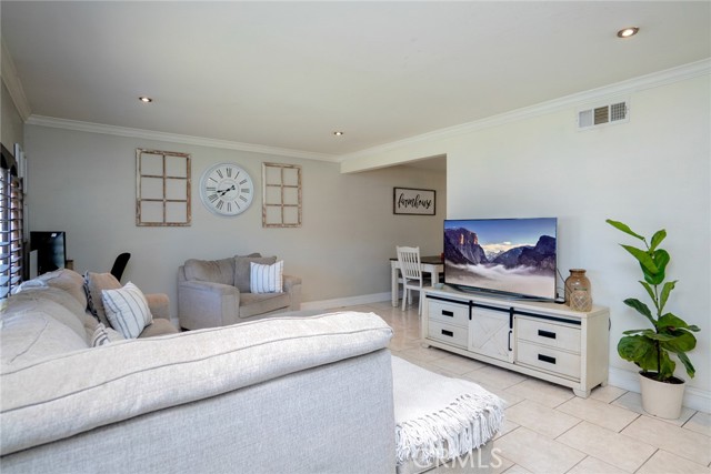 Detail Gallery Image 3 of 33 For 9835 Sycamore Ave, Fontana,  CA 92335 - 3 Beds | 2 Baths