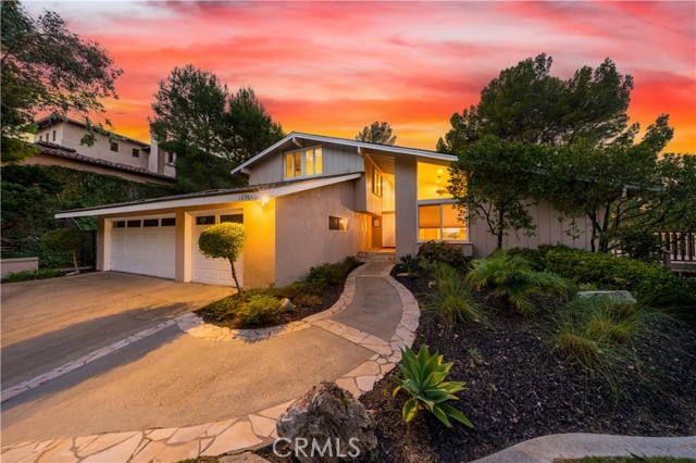 Detail Gallery Image 3 of 75 For 10961 Limetree, North Tustin,  CA 92705 - 4 Beds | 3 Baths