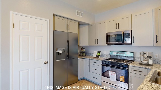Detail Gallery Image 3 of 10 For 16486 Manchester St, Victorville,  CA 92394 - 6 Beds | 3 Baths