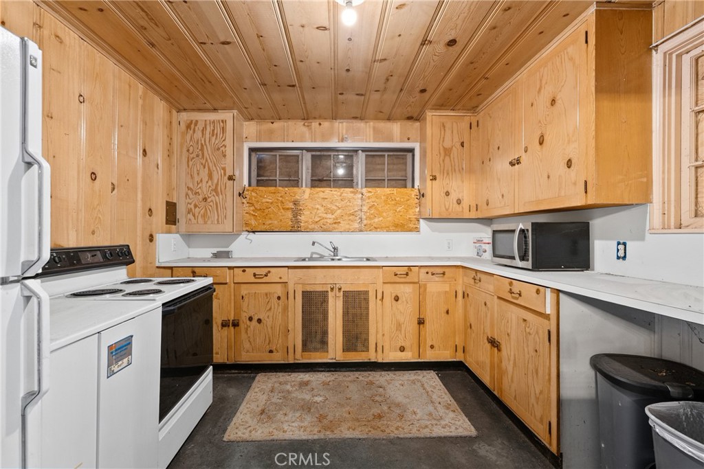 https://media.crmls.org/medias/4bf23954-d7bb-4dc1-aac3-3fffd0283b1b.jpg?preset=X-Large