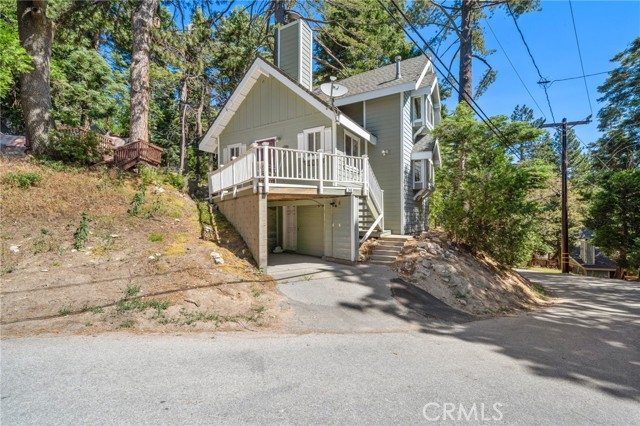 Detail Gallery Image 1 of 28 For 746 W Victoria Ct, Lake Arrowhead,  CA 92352 - 2 Beds | 2 Baths