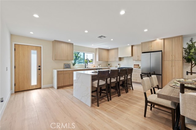 8840 Valjean Avenue, North Hills CA: https://media.crmls.org/medias/4bf2c7c0-f160-44bb-9408-1bd39cf81b5d.jpg