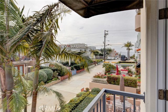 Detail Gallery Image 18 of 26 For 333 5th St, Manhattan Beach,  CA 90266 - 3 Beds | 2/1 Baths