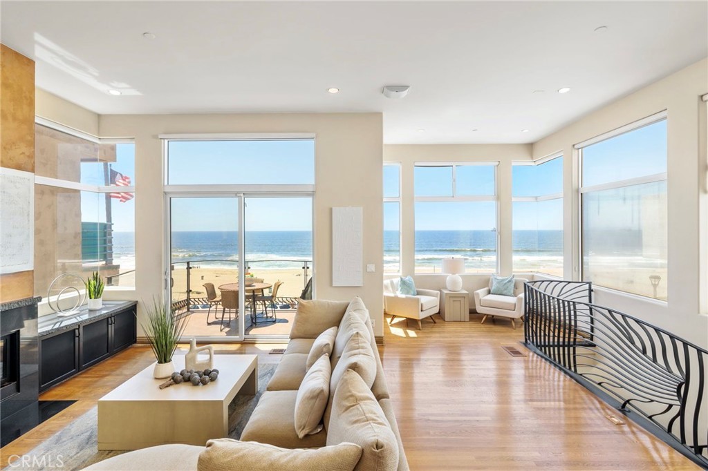 4308 The Strand