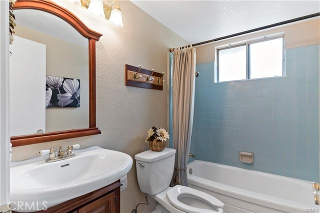 Detail Gallery Image 13 of 19 For 2208 E Linfield, Glendora,  CA 91740 - 4 Beds | 2 Baths