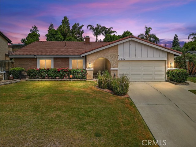 5904 Medio Luna Avenue, Bakersfield CA: https://media.crmls.org/medias/4bf42f2a-108d-43cd-8df5-995b7958e84f.jpg
