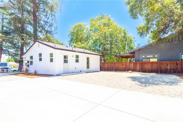 2123 Navarro Avenue, Altadena CA: https://media.crmls.org/medias/4bf54d6a-8f4e-4c19-9126-4ba5745e9ceb.jpg