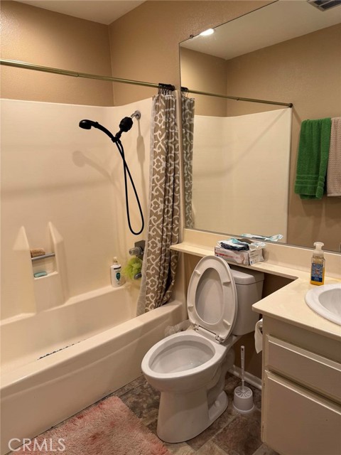 24389 La Glorita Circle, Newhall CA: https://media.crmls.org/medias/4bf552b9-6bc2-4502-925e-f3e3e7b7259d.jpg