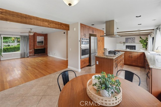 Detail Gallery Image 15 of 36 For 25492 via Dalia, Valencia,  CA 91355 - 5 Beds | 3 Baths