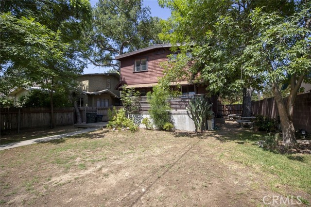 1010 N Madison Avenue, Pasadena CA: https://media.crmls.org/medias/4bf58b1d-3711-4bd5-a8c9-7091aa94d436.jpg