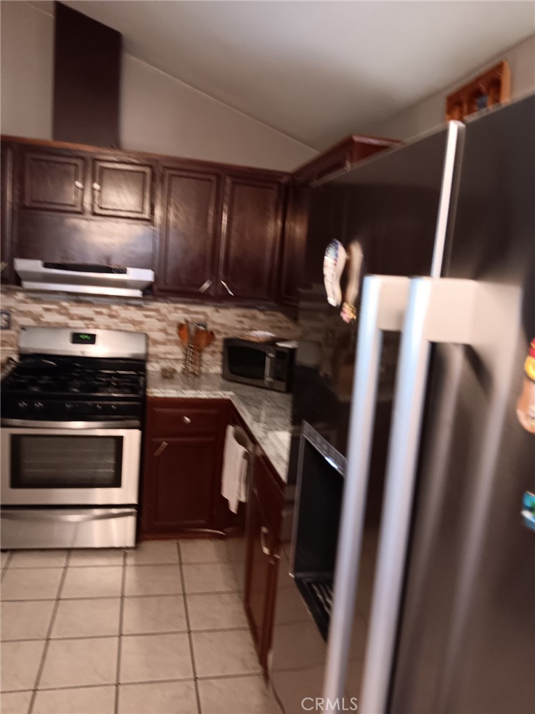 https://media.crmls.org/medias/4bf5aecb-7ad7-4374-818a-c247e6ca699e.jpg?preset=X-Large