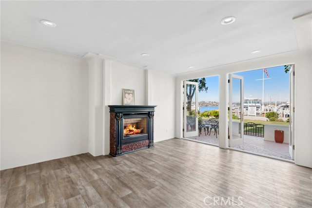 Detail Gallery Image 6 of 23 For 501 W Edgewater Ave, Newport Beach,  CA 92661 - 3 Beds | 3/1 Baths