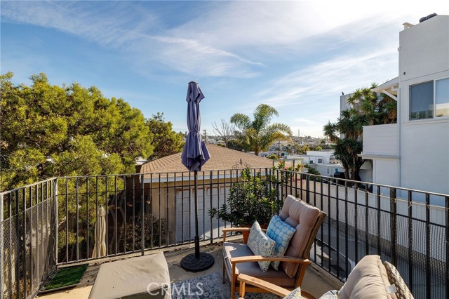 714 Loma Drive, Hermosa Beach, California 90254, ,Residential Income,For Sale,Loma,SB25018016