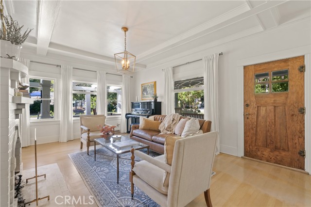743 Harvard Avenue, Claremont CA: https://media.crmls.org/medias/4bf8f873-d8cc-42a5-a44b-e1f0a9402adf.jpg