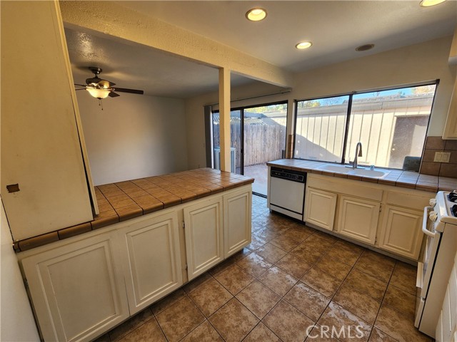 717 Knollwood Lane, San Dimas CA: https://media.crmls.org/medias/4bf93a6d-6ea0-4d70-8e4a-f4dd5c940f63.jpg