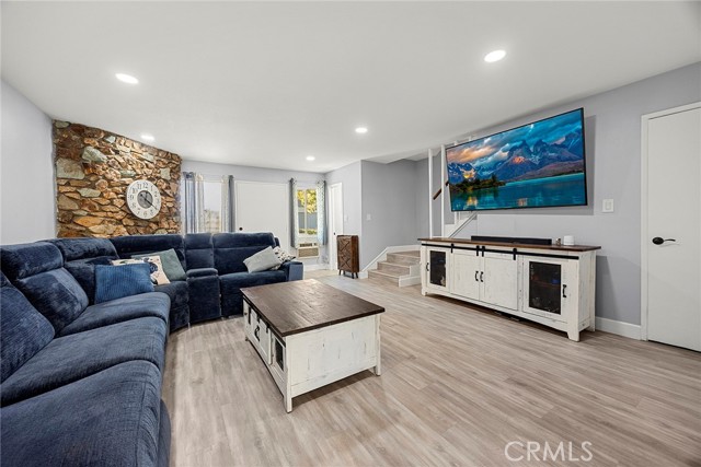 Detail Gallery Image 5 of 29 For 313 N Acacia #C, Fullerton,  CA 92831 - 2 Beds | 1/1 Baths