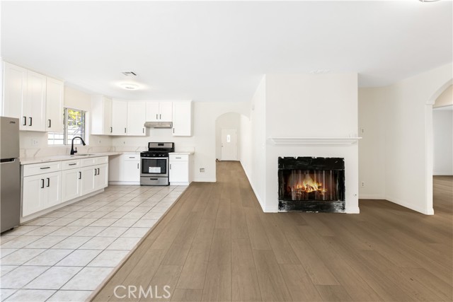 Detail Gallery Image 16 of 33 For 823 E 3rd St, Pomona,  CA 91766 - 4 Beds | 2 Baths