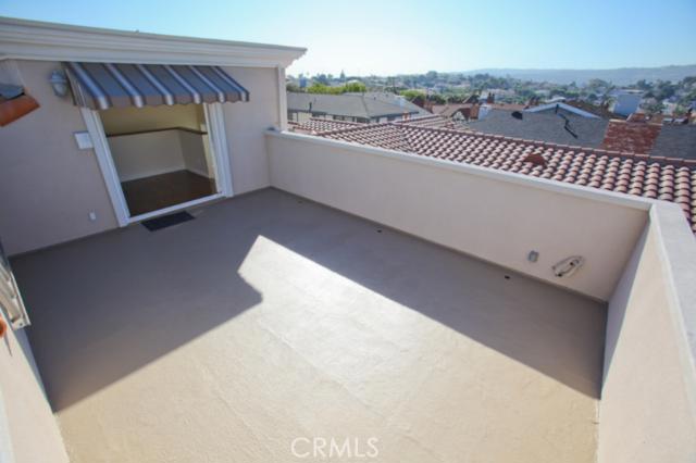 215 Irena Avenue, Redondo Beach, California 90277, 4 Bedrooms Bedrooms, ,3 BathroomsBathrooms,Residential,Sold,Irena,S11023009