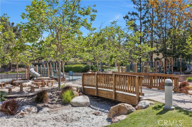 9 Whitford, Irvine CA: https://media.crmls.org/medias/4bfadb0b-705b-4901-9506-0fa26f10dc01.jpg