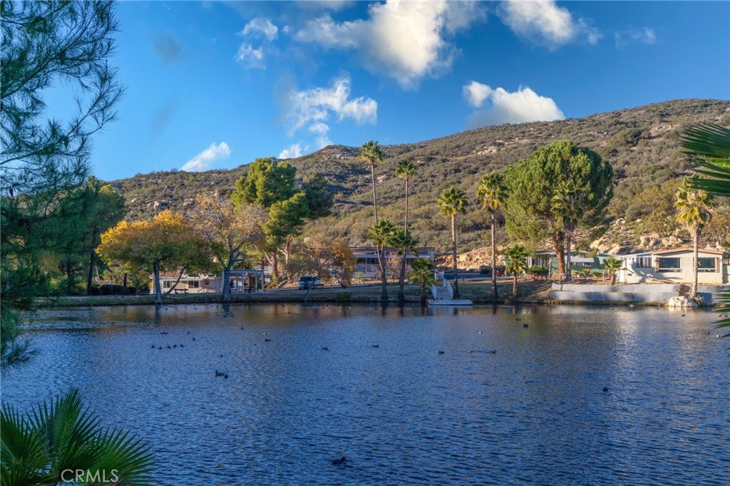 https://media.crmls.org/medias/4bfb0070-041a-48e3-b276-14c604285261.jpg?preset=X-Large