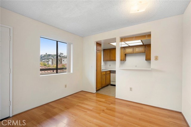 Detail Gallery Image 9 of 21 For 1004 E Garfield #5,  Glendale,  CA 91205 - 2 Beds | 2 Baths