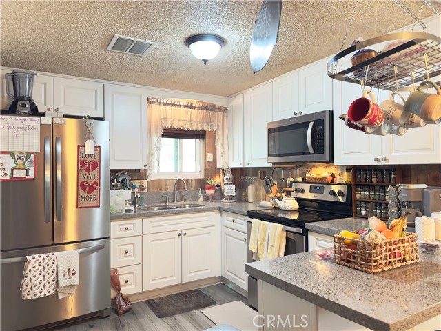 Detail Gallery Image 7 of 11 For 47 Carolyn, Perris,  CA 92570 - 2 Beds | 2 Baths
