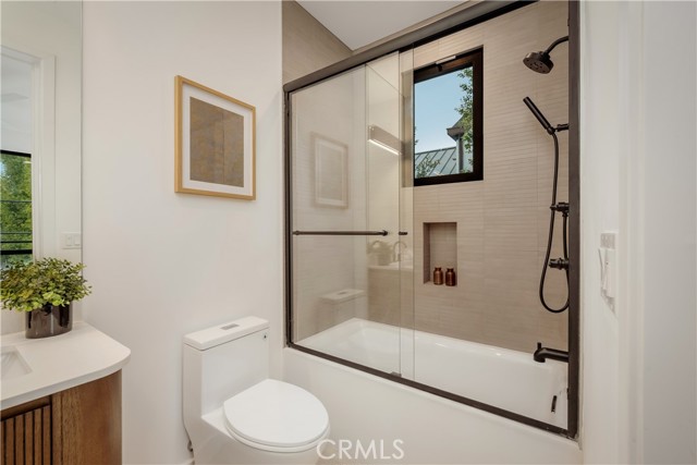 Image 17 of 22 For 8904 Hubbard St