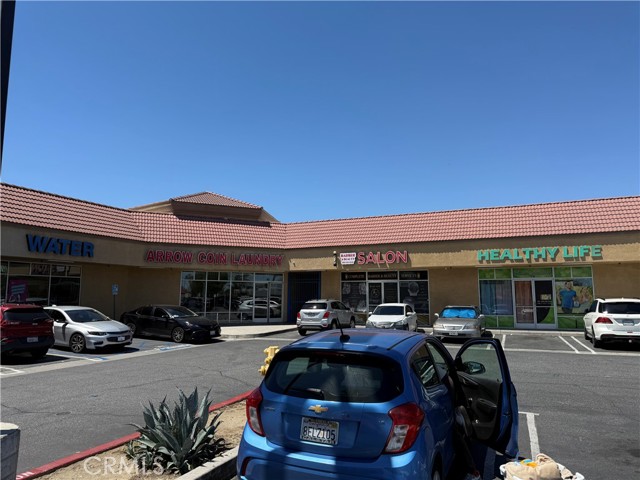 17480 Arrow Boulevard, Fontana CA: https://media.crmls.org/medias/4bfd1815-41a9-48ff-b3a3-5ed72da00869.jpg