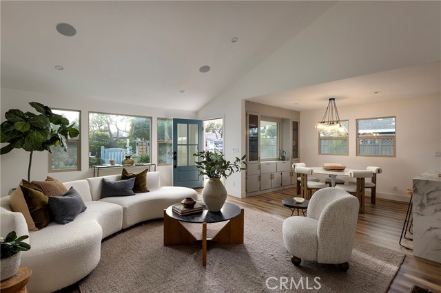 Detail Gallery Image 3 of 37 For 212 E 19th St, Costa Mesa,  CA 92627 - 5 Beds | 4 Baths