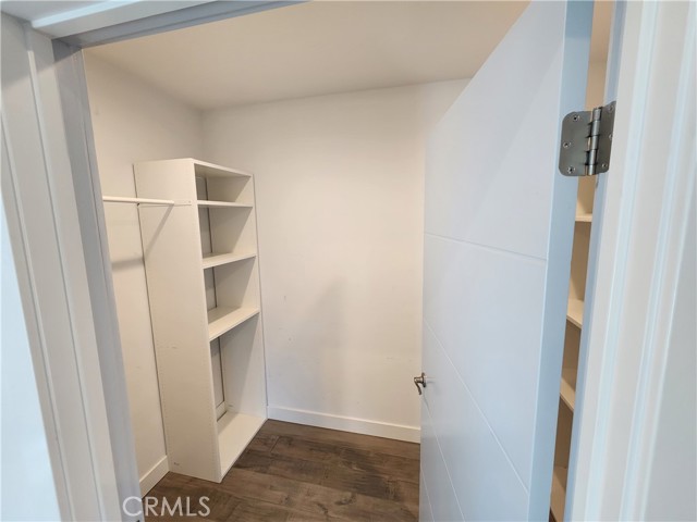 Detail Gallery Image 13 of 29 For 6848 Encino, Encino,  CA 91406 - 3 Beds | 3 Baths