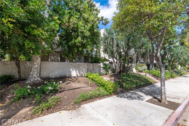 Detail Gallery Image 27 of 33 For 6121 Shoup #35,  Woodland Hills,  CA 91367 - 1 Beds | 2 Baths