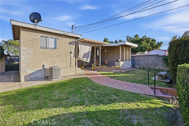 Detail Gallery Image 4 of 47 For 421 Sycamore Avenue, Brea,  CA 92821 - 2 Beds | 2 Baths